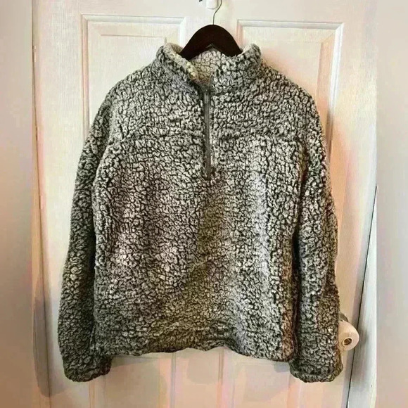 ALTAR’D STATE Sherpa size small fuzzy black & white - Picture 1 of 6